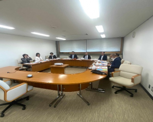 弘前市役所にて視察