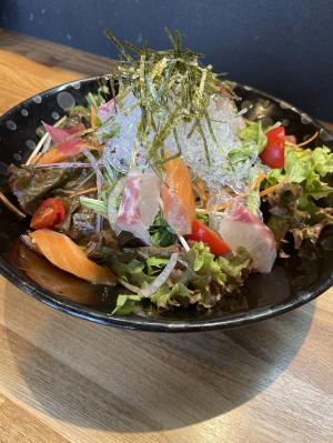 淡路島の採れたて鮮魚と島野菜のサラダ