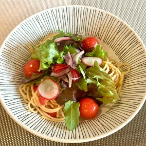 彩り野菜と三種の生パスタサラダ