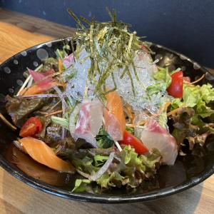 淡路島の採れたて鮮魚と島野菜サラダ