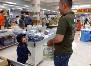 園児の啓発活動の様子