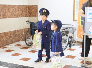 園児の啓発活動の様子