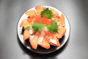 豪華 淡路島サクラマス丼イクラのせ