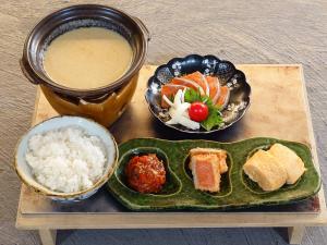 淡路島肉丼製作所　牛と米　サクラマス食べ尽くし御膳