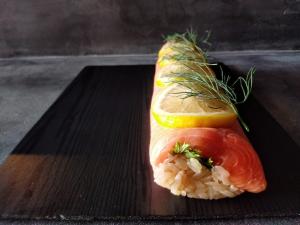 熟成サクラマス棒寿司