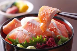 淡路島サクラマス漬け丼 (通年販売、冷凍販売)