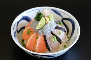 春の三食丼（5月限定）