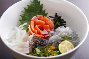 海鮮三食丼（5月限定）