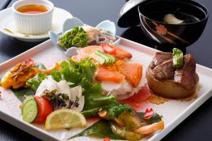 桜彩る和洋プレートランチ