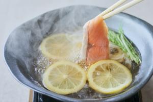 淡路島サクラマス 鬼おろしのみぞれレモン鍋コース