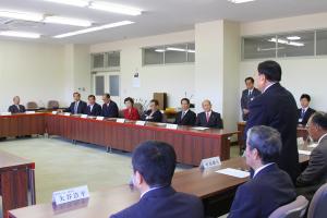 南あわじ市議会議員選挙当選証書附与式で挨拶をする中田市長の写真です