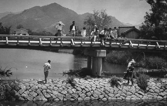 釣人と見物人