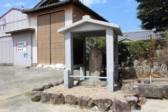願海寺の入口に立つ芭蕉句碑