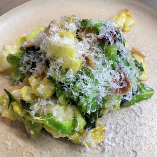 春キャベツとワカメのペペロンチーノ