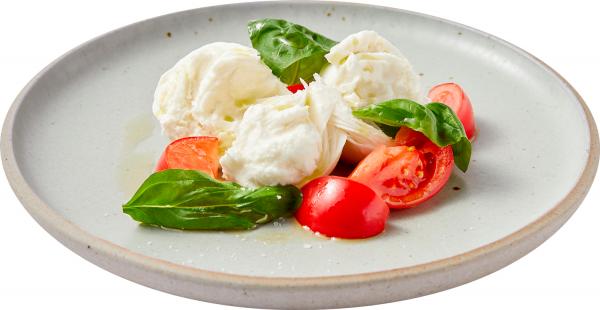 作りたてモッツァレラチーズのカプレーゼ