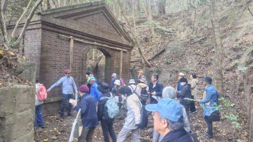 行者ヶ嶽砲台跡（火薬庫跡）