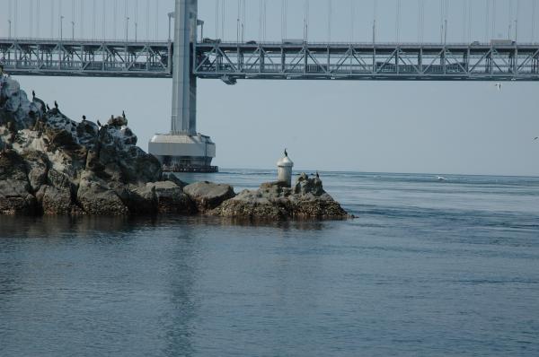 鳴門海峡にある規正標柱