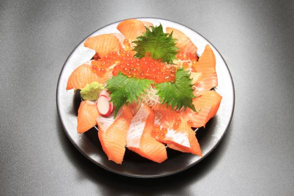 豪華 淡路島サクラマス丼イクラのせ