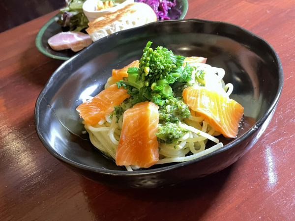 淡路島サクラマスと菜の花のジェノベーゼパスタ