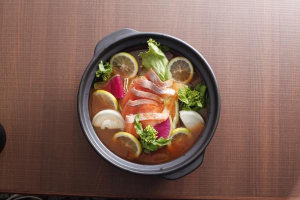 サクラマスと春野菜の食べるスープ鍋2