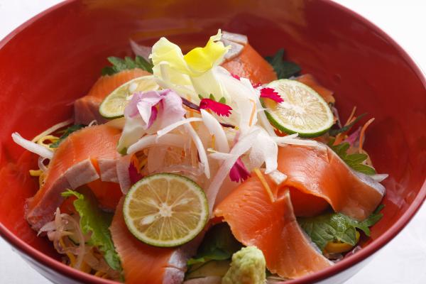 サクラマスのサラダ丼