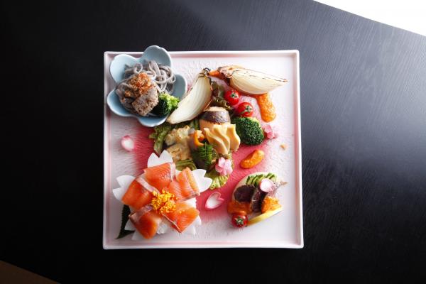 桜彩る和洋プレートランチ