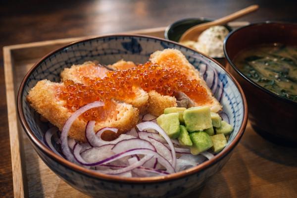 サクラマスのレアカツ丼